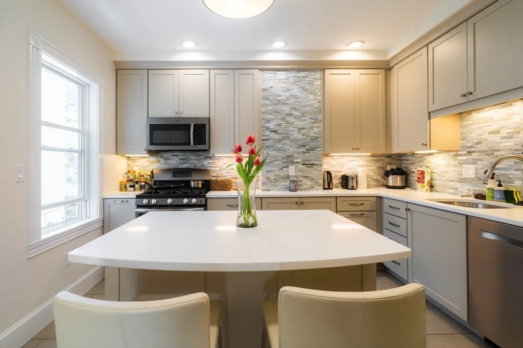 3 bed, 1 bath apartment for rent at 4 Hardwick St Unit 2, Cambridgeport — photo 4 of 19