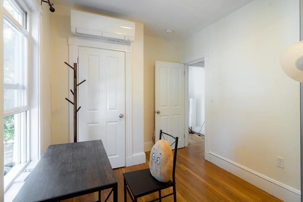 3 bed, 1 bath apartment for rent at 4 Hardwick St Unit 2, Cambridgeport — photo 2 of 19