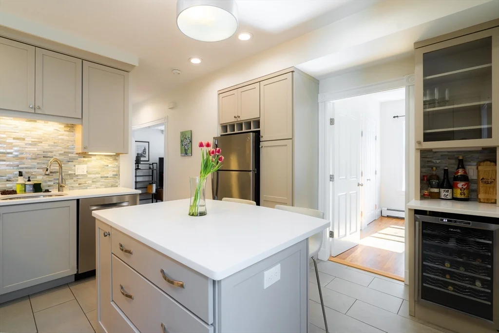 3 bed, 1 bath apartment for rent at 4 Hardwick St Unit 2, Cambridgeport — photo 5 of 19