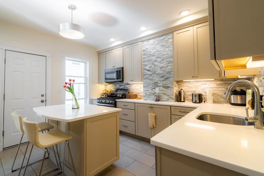 3 bed, 1 bath apartment for rent at 4 Hardwick St Unit 2, Cambridgeport — photo 1 of 19