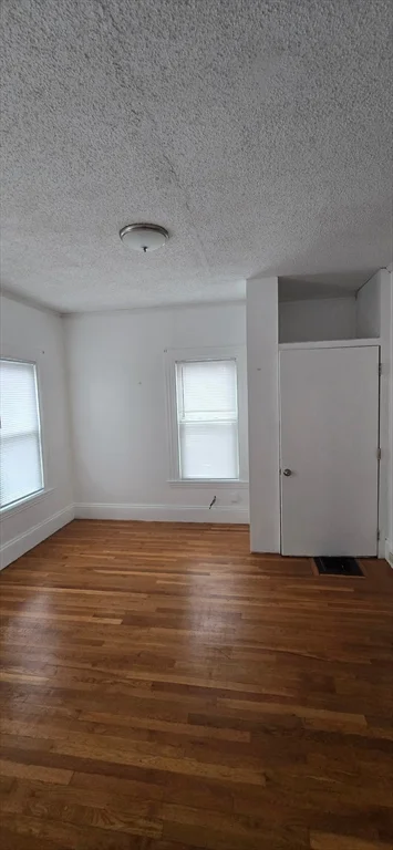 2 bed, 1 bath apartment for rent at 4 Harris Ave Unit 1, Everett — photo 9 of 11