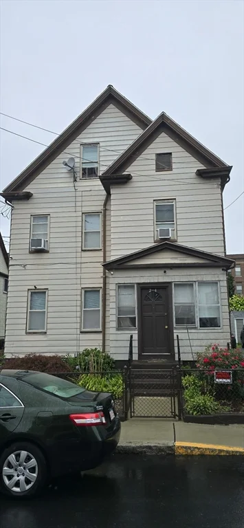 2 bed, 1 bath apartment for rent at 4 Harris Ave Unit 1, Everett