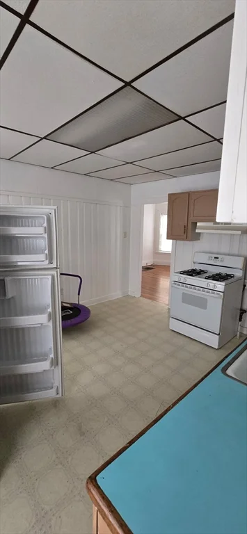2 bed, 1 bath apartment for rent at 4 Harris Ave Unit 1, Everett — photo 4 of 11