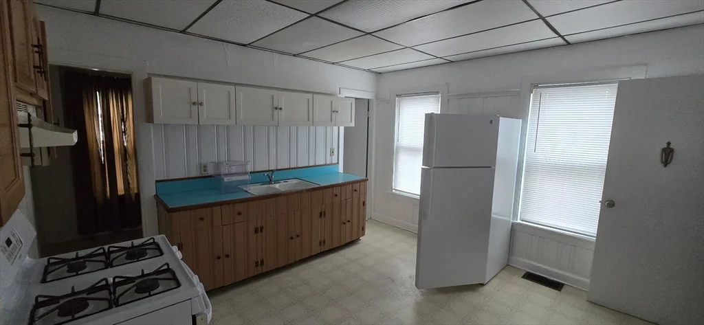 2 bed, 1 bath apartment for rent at 4 Harris Ave Unit 1, Everett — photo 2 of 11