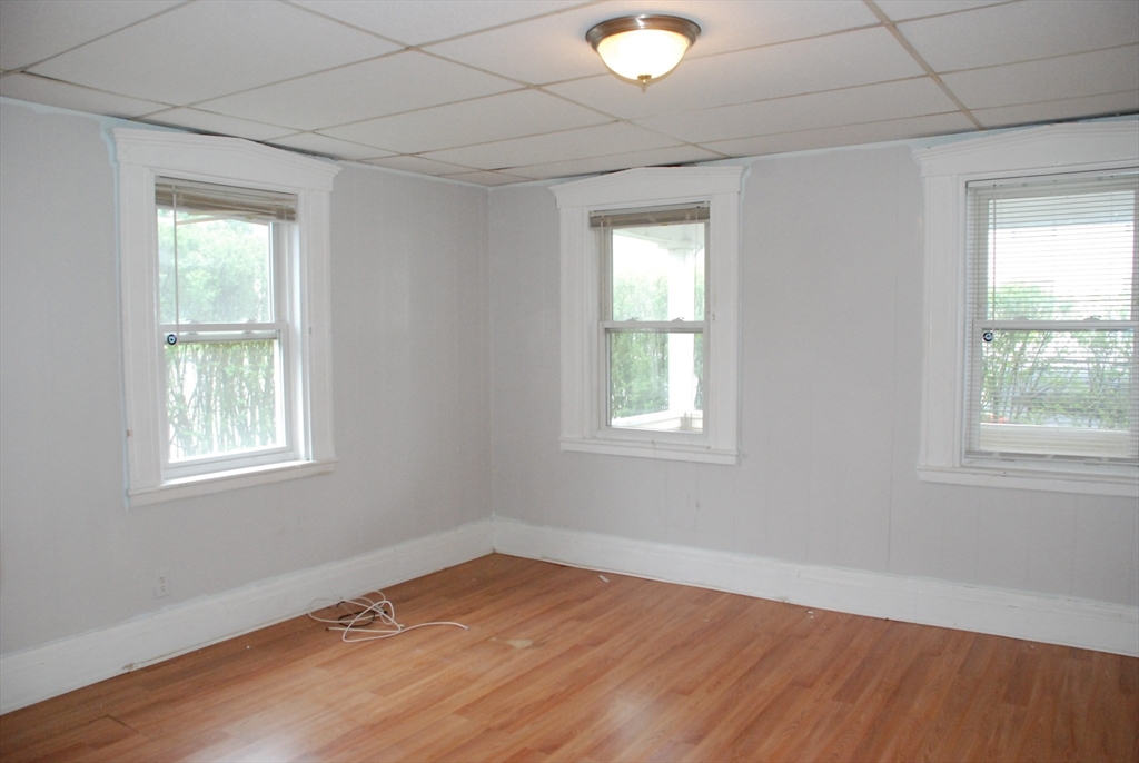 4 bed, 2 bath apartment for rent at 4 Harrison St Unit 1, Natick — photo 4 of 12