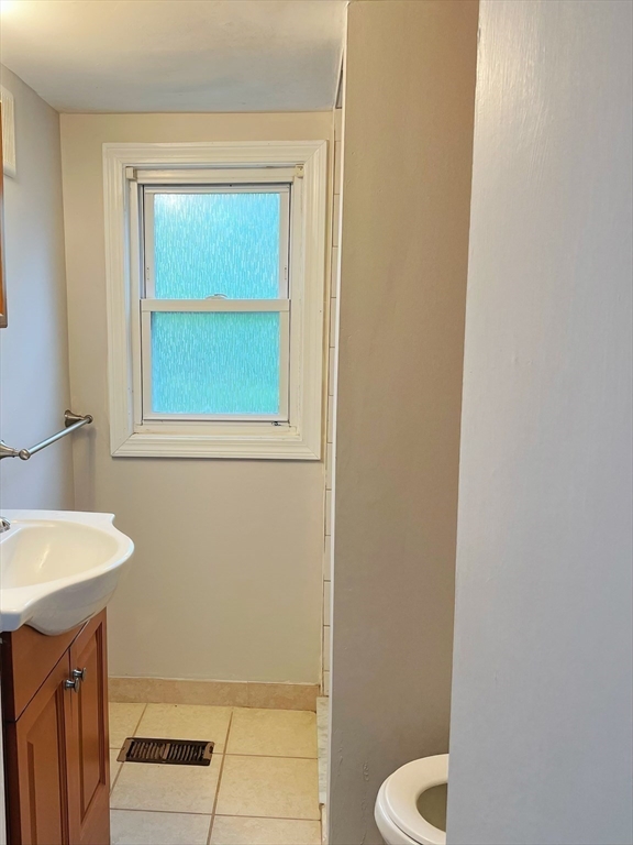 4 bed, 2 bath apartment for rent at 4 Harrison St Unit 1, Natick — photo 12 of 12