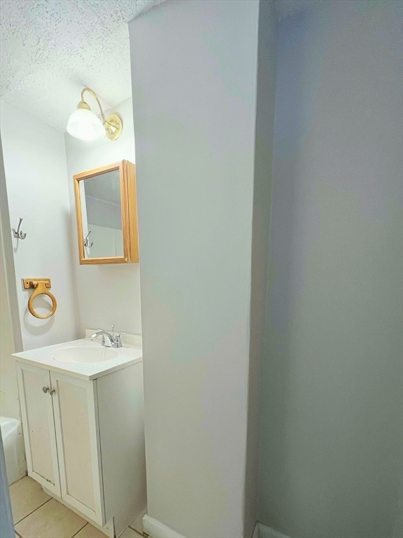4 bed, 2 bath apartment for rent at 4 Harrison St Unit 1, Natick — photo 9 of 12