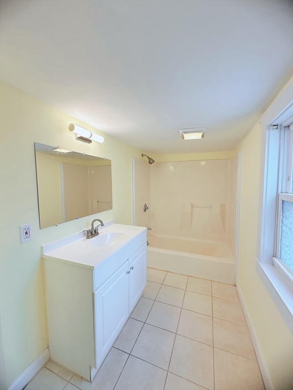 3 bed, 1 bath apartment for rent at 4 Harrison St Unit 2, Natick — photo 13 of 15