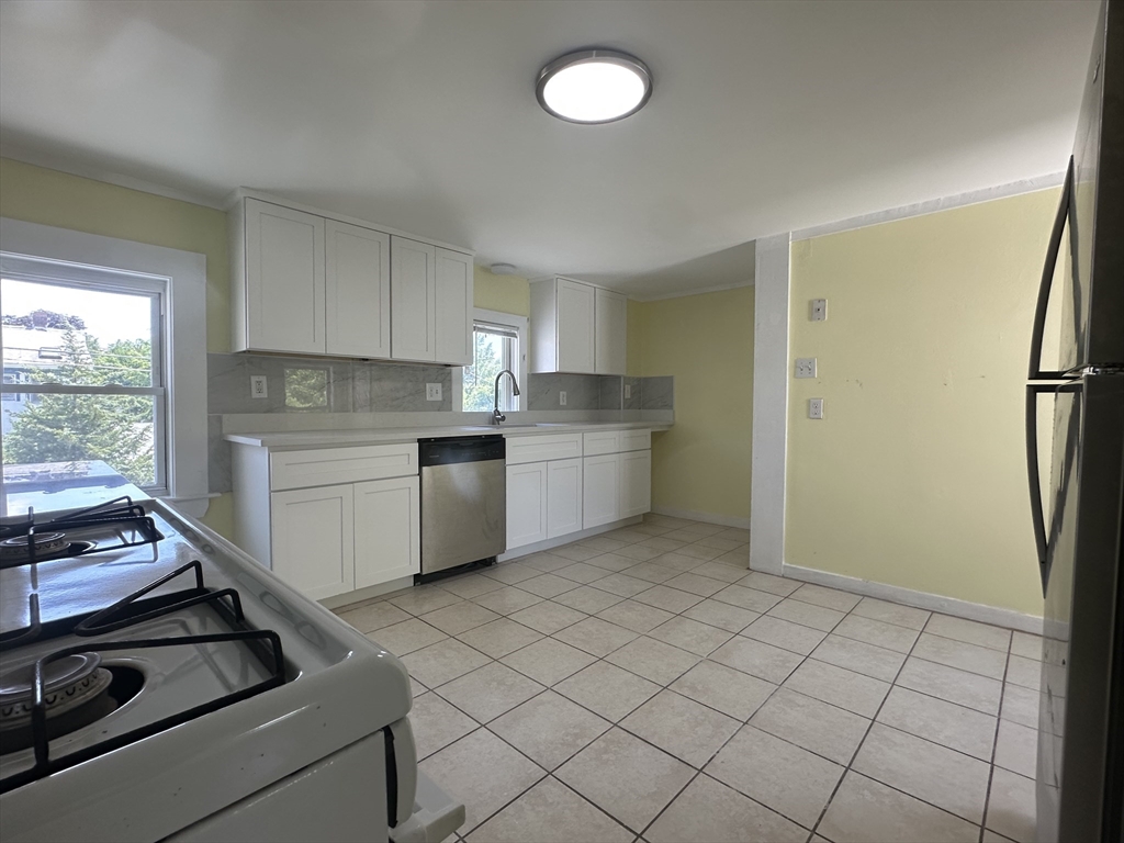 3 bed, 1 bath apartment for rent at 4 Harrison St Unit 2, Natick — photo 11 of 15