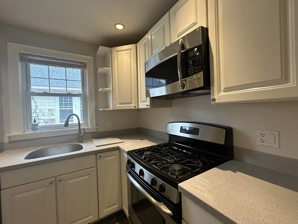 3 bed, 1 bath apartment for rent at 4 Harvard Rd Unit 0, Belmont — photo 6 of 36