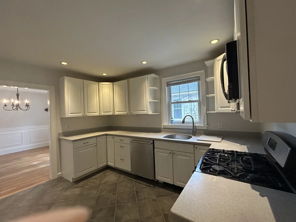 3 bed, 1 bath apartment for rent at 4 Harvard Rd Unit 0, Belmont — photo 7 of 36