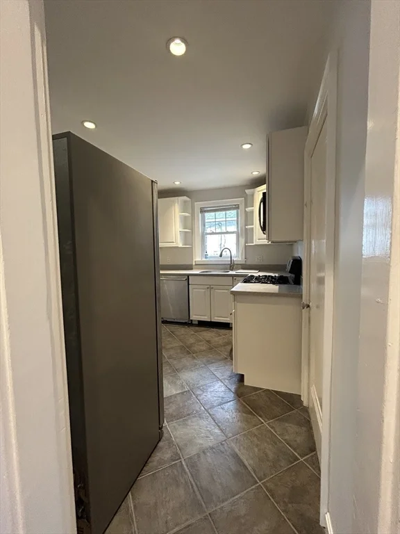 3 bed, 1 bath apartment for rent at 4 Harvard Rd Unit 0, Belmont — photo 33 of 36