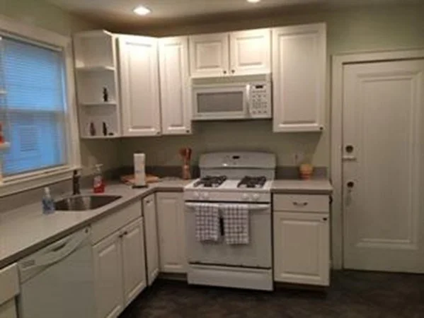 2 bed, 1 bath apartment for rent at 4 Harvard Rd Unit 1, Belmont — photo 2 of 23