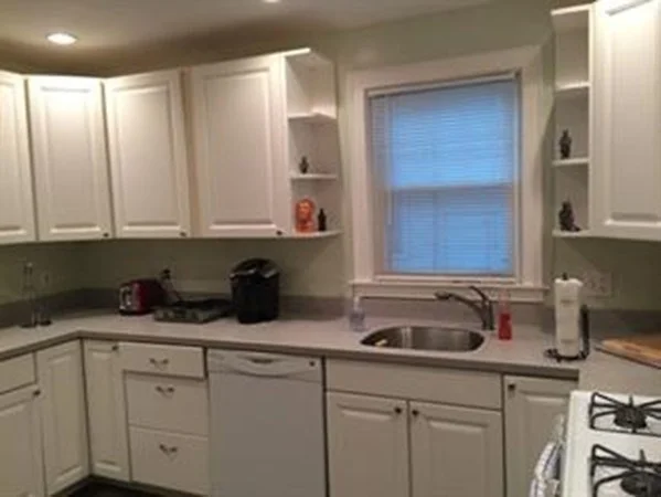 2 bed, 1 bath apartment for rent at 4 Harvard Rd Unit 1, Belmont — photo 3 of 23