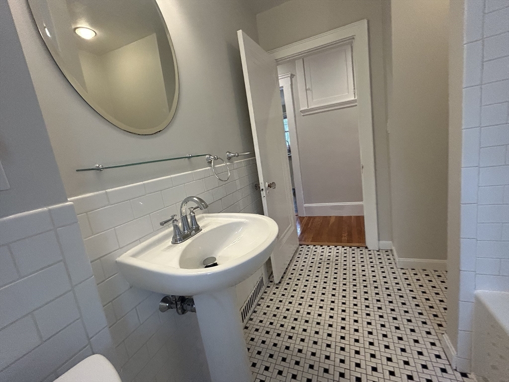 3 bed, 1 bath apartment for rent at 4 Harvard Rd Unit 2, Belmont — photo 31 of 40