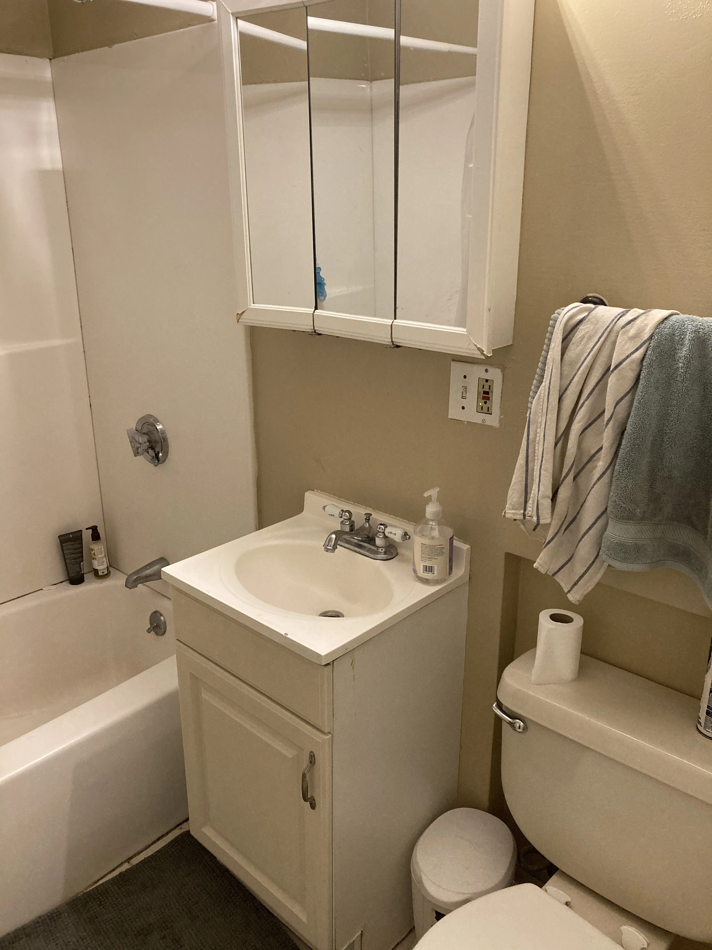 6 bed, 2 bath apartment for rent at 4 Haskell St Unit 1, Allston — photo 9 of 13