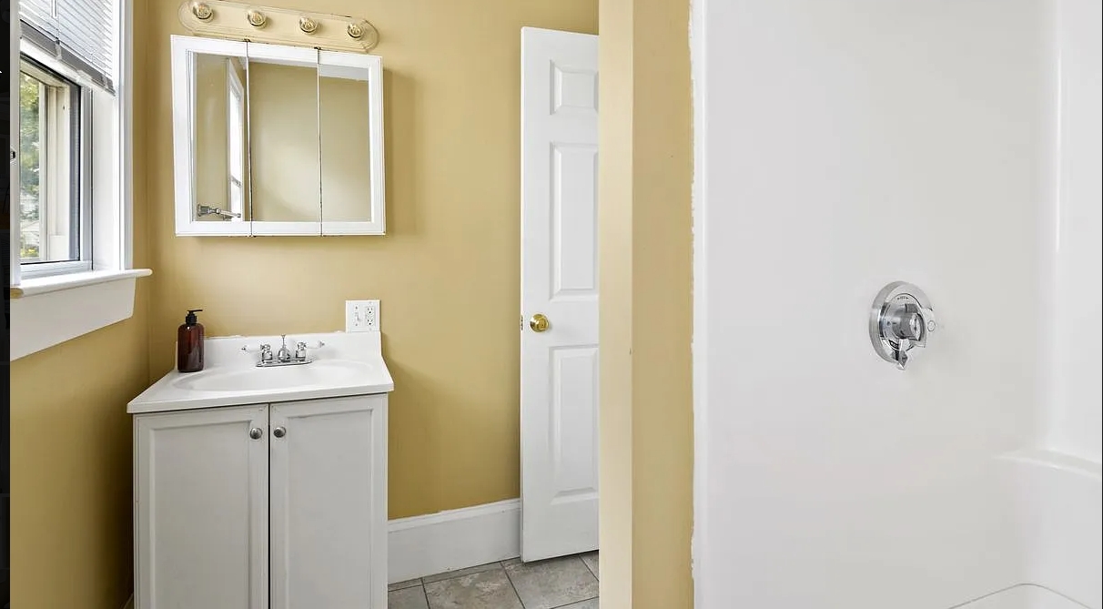 6 bed, 2 bath apartment for rent at 4 Haskell St Unit 6, Allston — photo 9 of 19