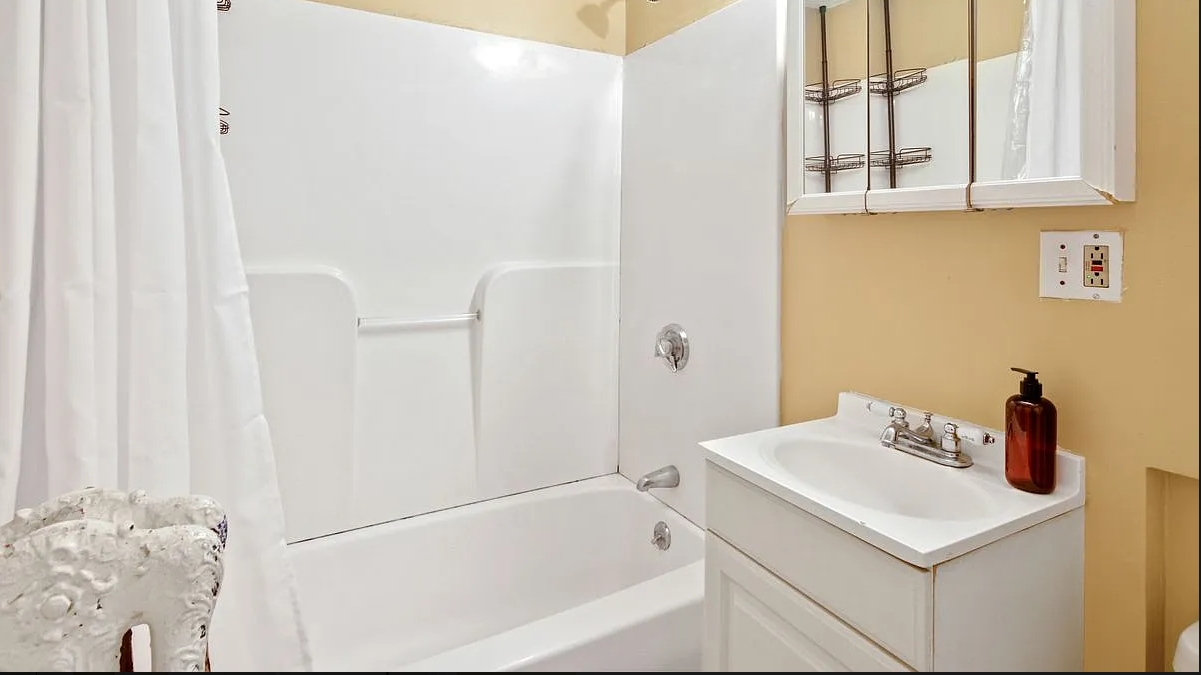 6 bed, 2 bath apartment for rent at 4 Haskell St Unit 6, Allston — photo 8 of 19