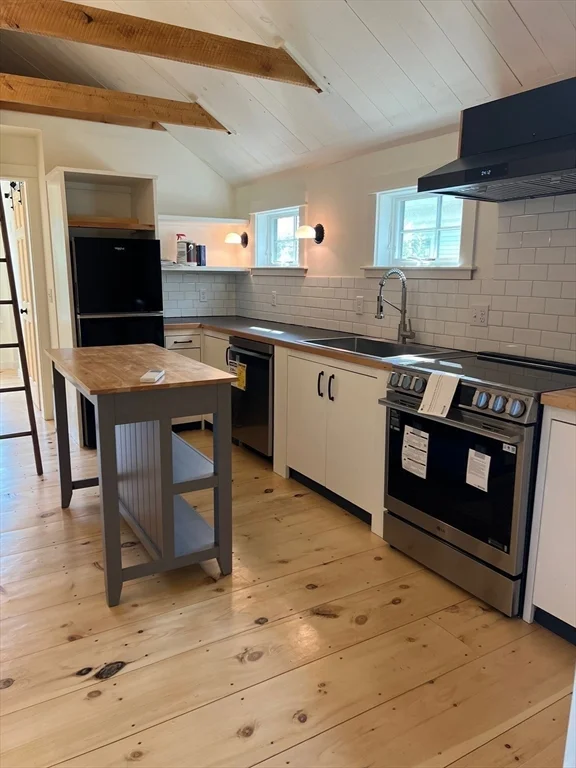 1 bed, 1 bath apartment for rent at 4 Haskell St Unit ADU, Gloucester — photo 18 of 35