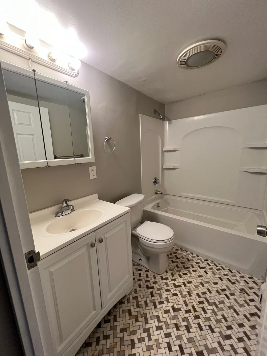2 bed, 1 bath apartment for rent at 4 Hawes St Unit 11, Revere — photo 4 of 8