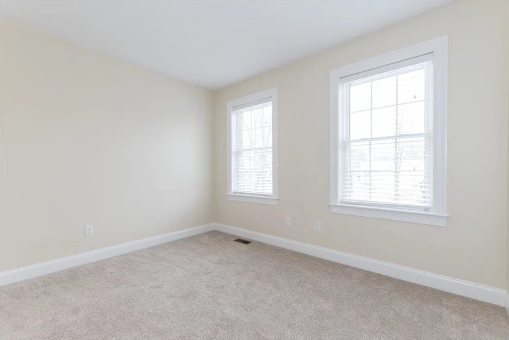 4 bed, 2 bath apartment for rent at 4 Hialeah Ln, Framingham — photo 39 of 42