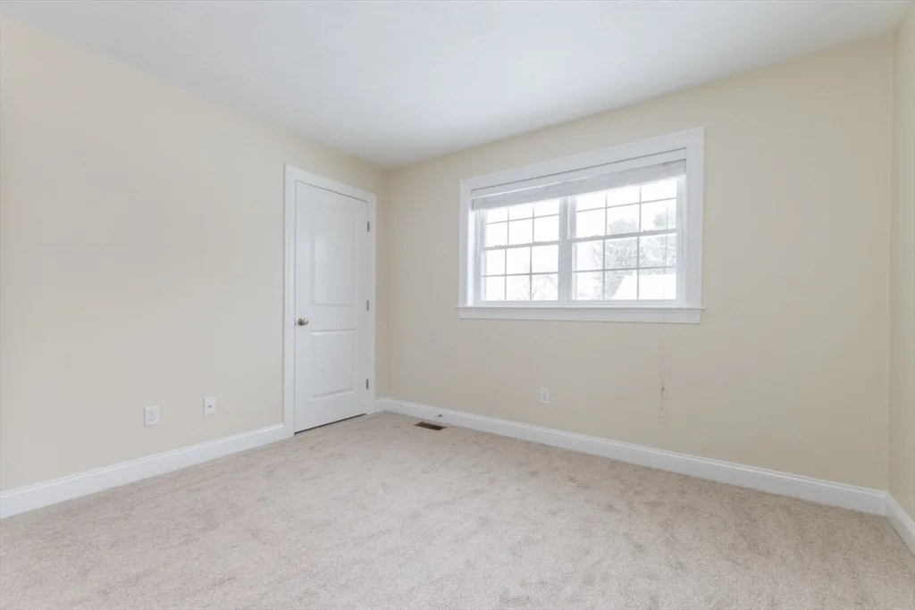 4 bed, 2 bath apartment for rent at 4 Hialeah Ln, Framingham — photo 36 of 42