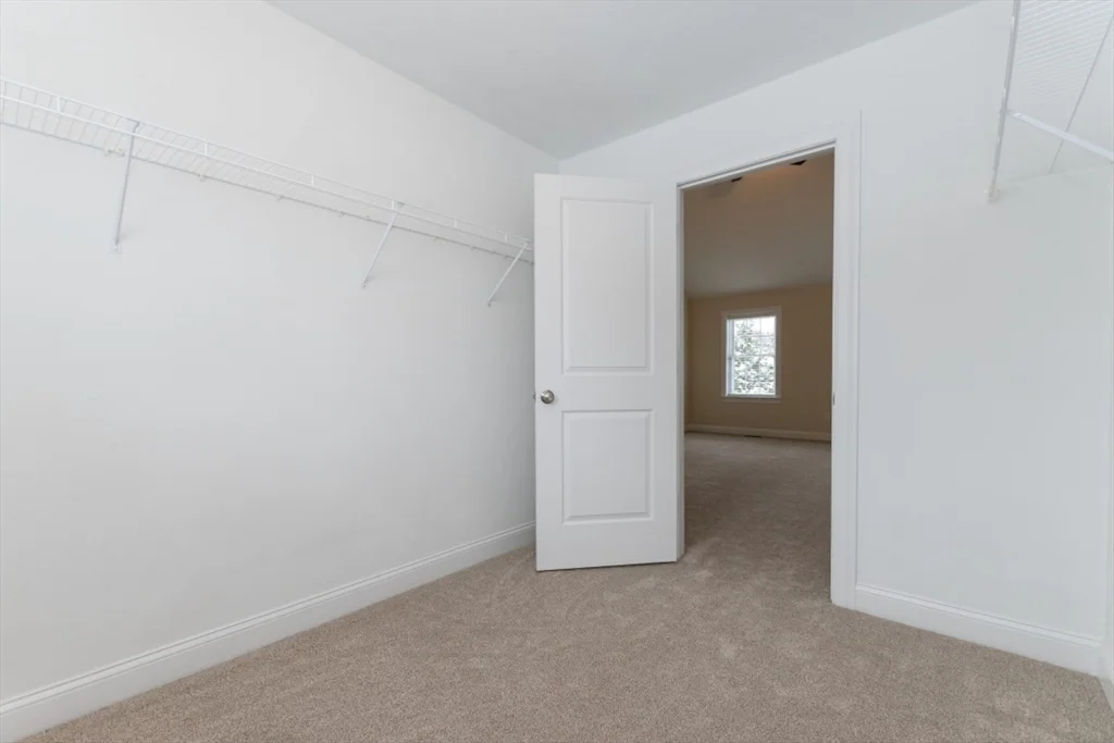 4 bed, 2 bath apartment for rent at 4 Hialeah Ln, Framingham — photo 28 of 42