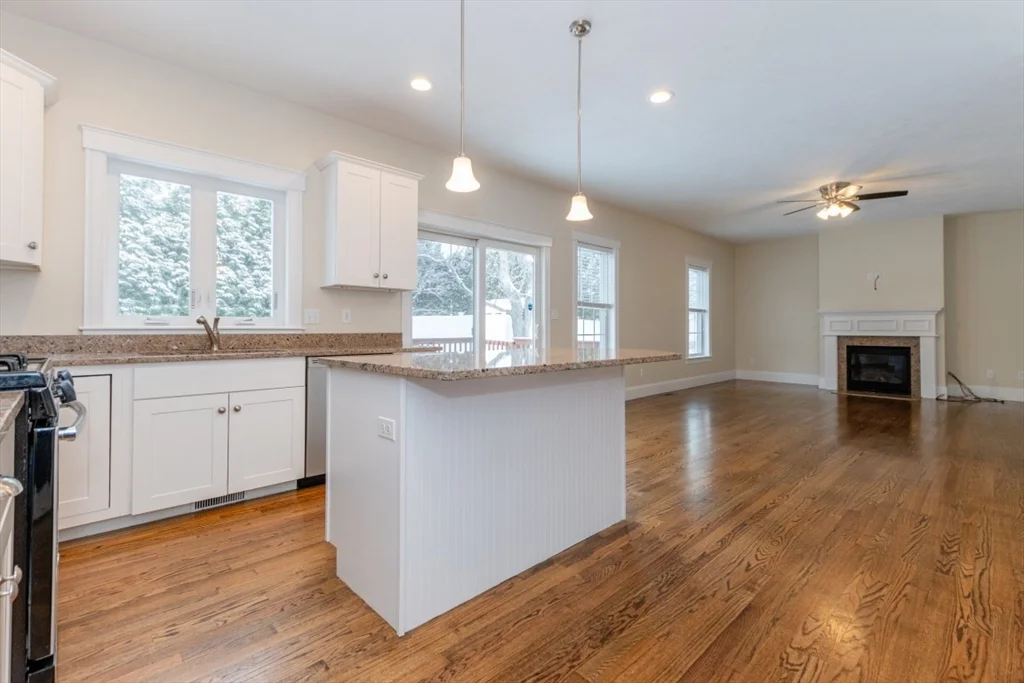 4 bed, 2 bath apartment for rent at 4 Hialeah Ln, Framingham — photo 13 of 42