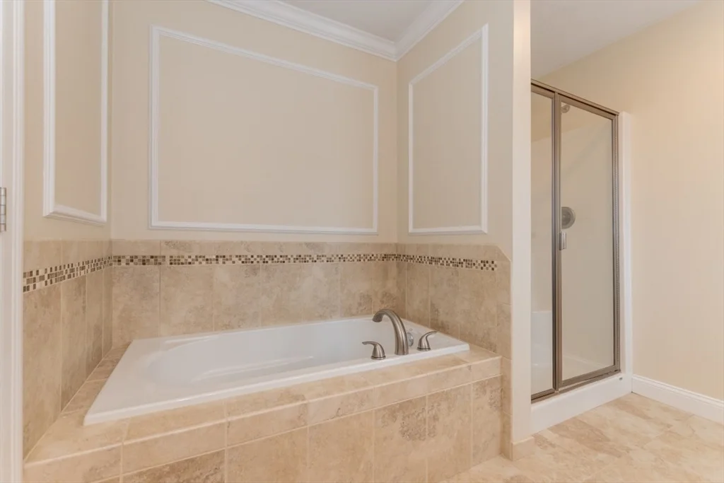 4 bed, 2 bath apartment for rent at 4 Hialeah Ln, Framingham — photo 31 of 42