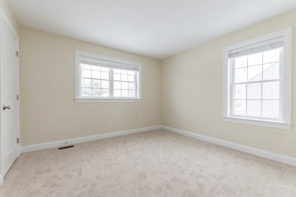 4 bed, 2 bath apartment for rent at 4 Hialeah Ln, Framingham — photo 35 of 42