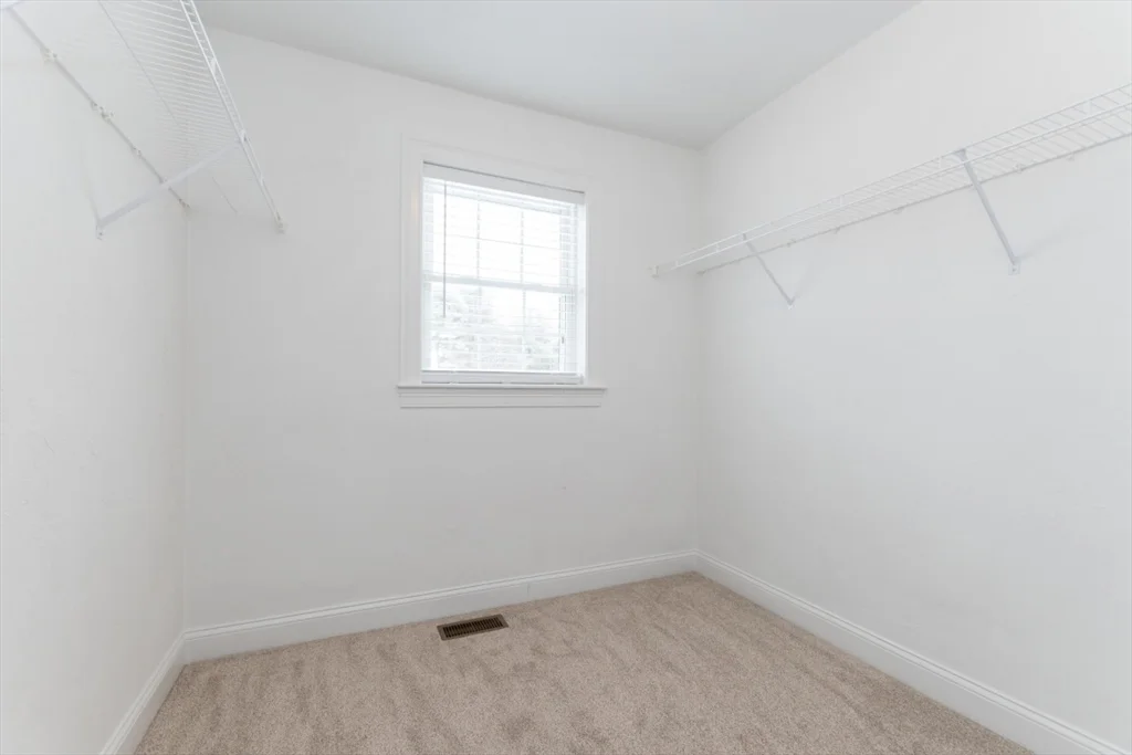 4 bed, 2 bath apartment for rent at 4 Hialeah Ln, Framingham — photo 27 of 42
