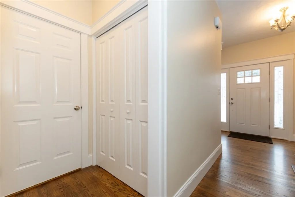 4 bed, 2 bath apartment for rent at 4 Hialeah Ln, Framingham — photo 4 of 42