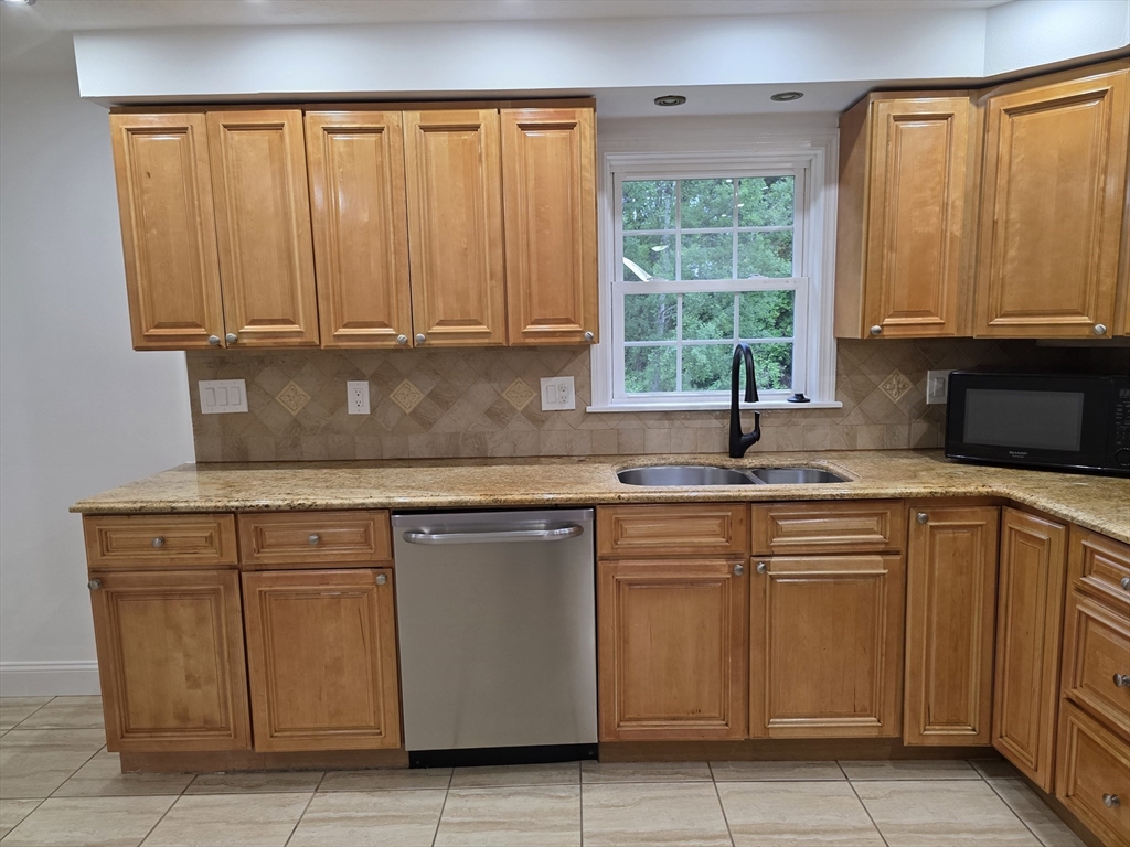 3 bed, 3 bath apartment for rent at 4 Hickey Dr, Framingham — photo 14 of 30