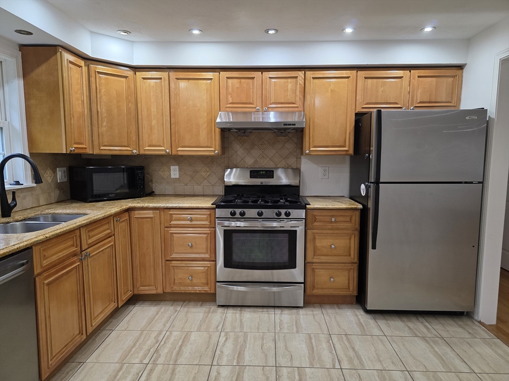 3 bed, 3 bath apartment for rent at 4 Hickey Dr, Framingham — photo 15 of 30