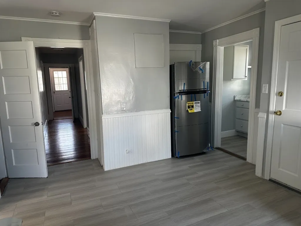 3 bed, 1 bath apartment for rent at 4 Howard Ave Unit 2, Attleboro — photo 4 of 17