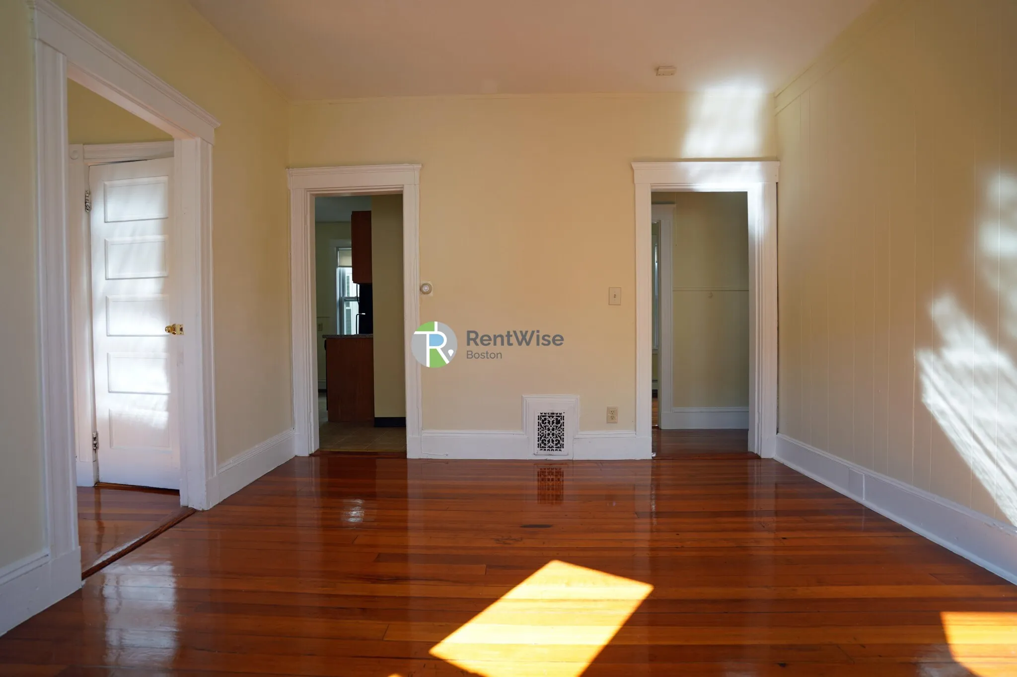 3 bed, 2 bath apartment for rent at 4 Imrie Rd Unit 2, Brighton — photo 2 of 19