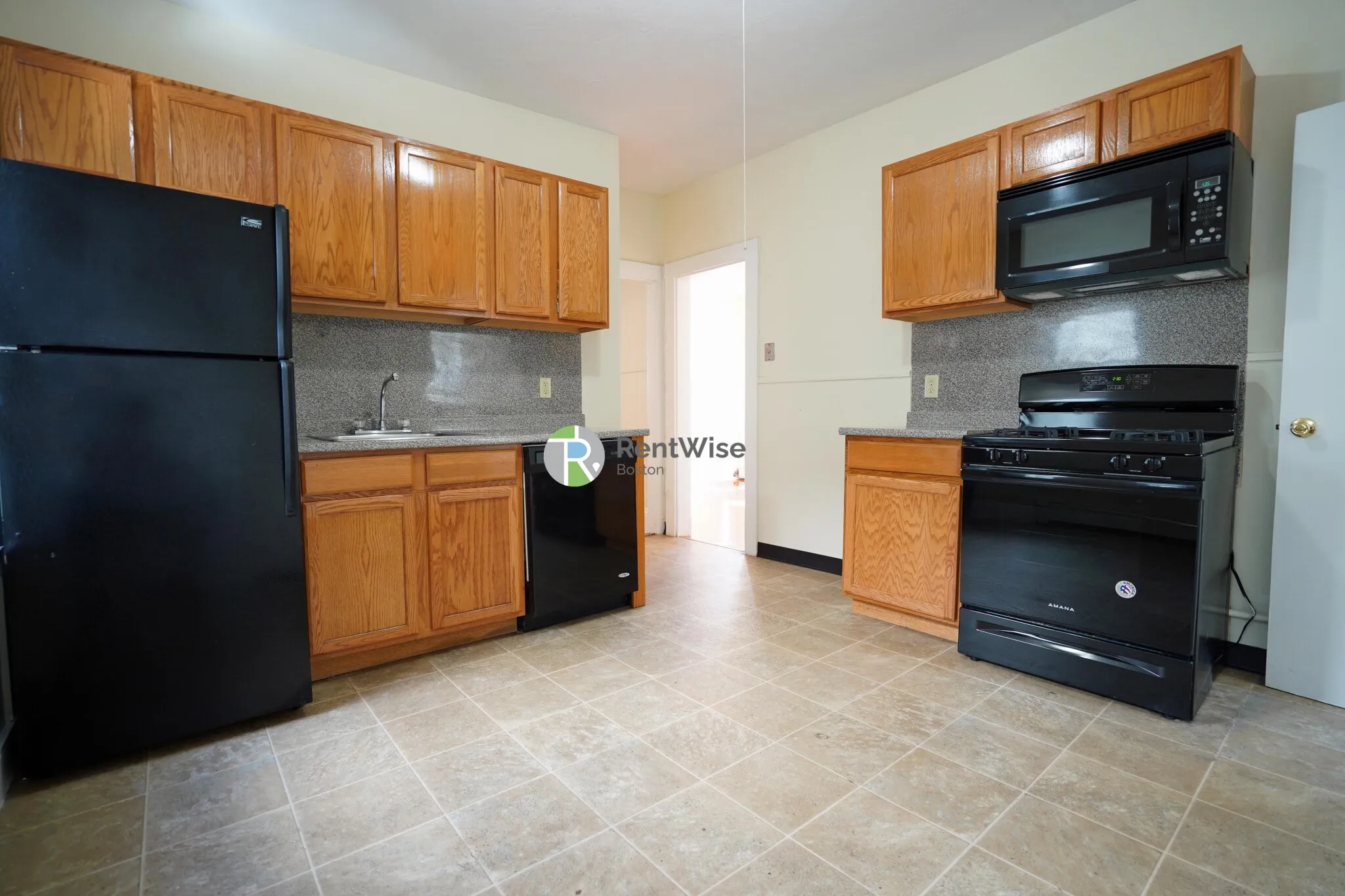 3 bed, 2 bath apartment for rent at 4 Imrie Rd Unit 2, Brighton — photo 6 of 19