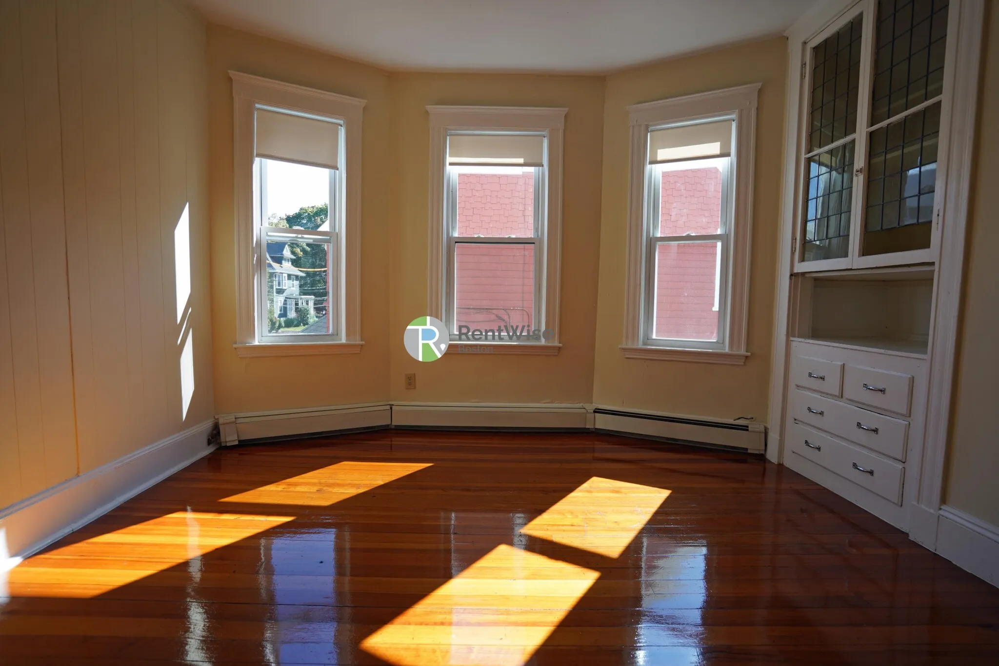 3 bed, 2 bath apartment for rent at 4 Imrie Rd Unit 2, Brighton — photo 3 of 19