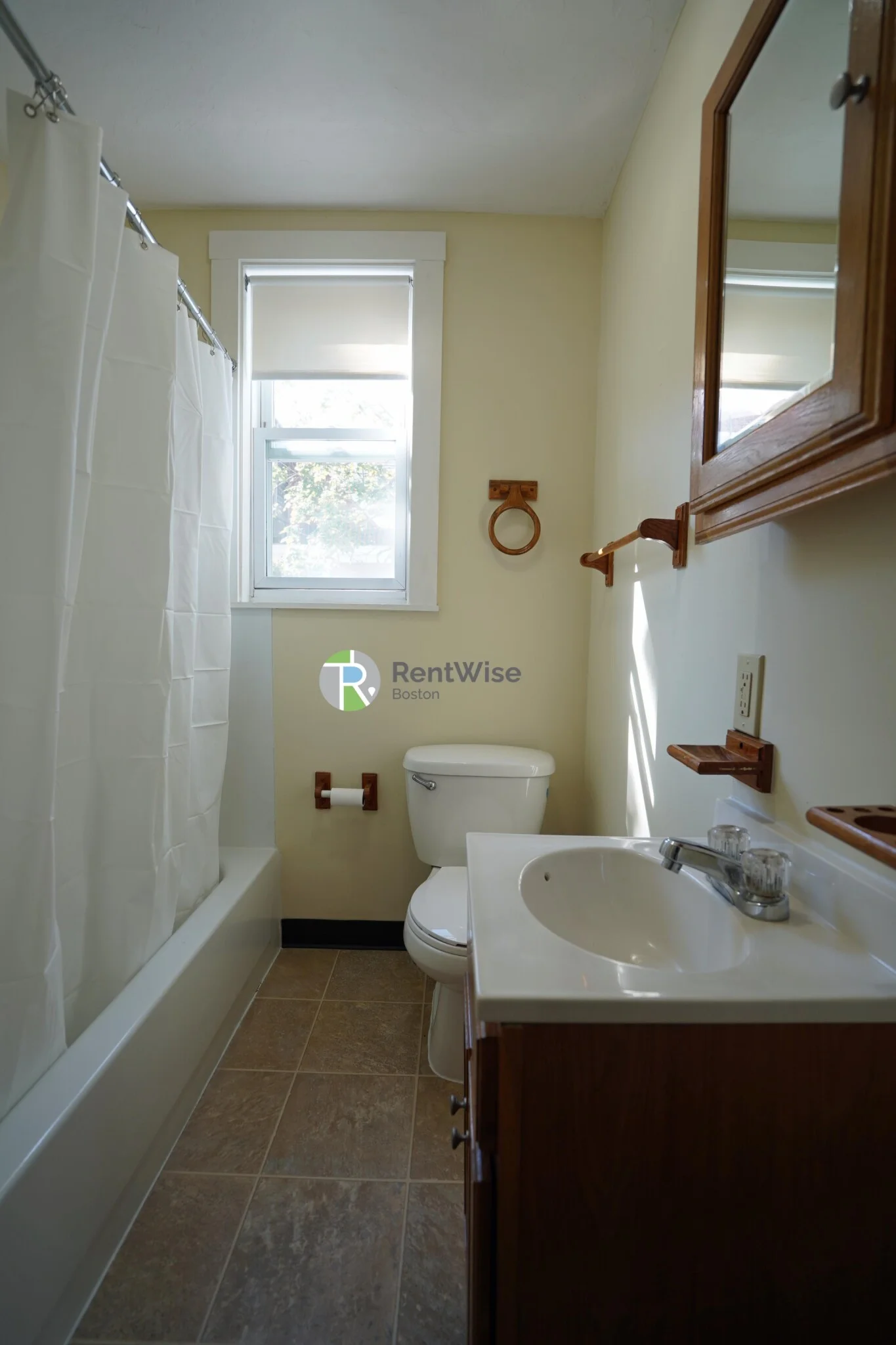 3 bed, 2 bath apartment for rent at 4 Imrie Rd Unit 2, Brighton — photo 17 of 19
