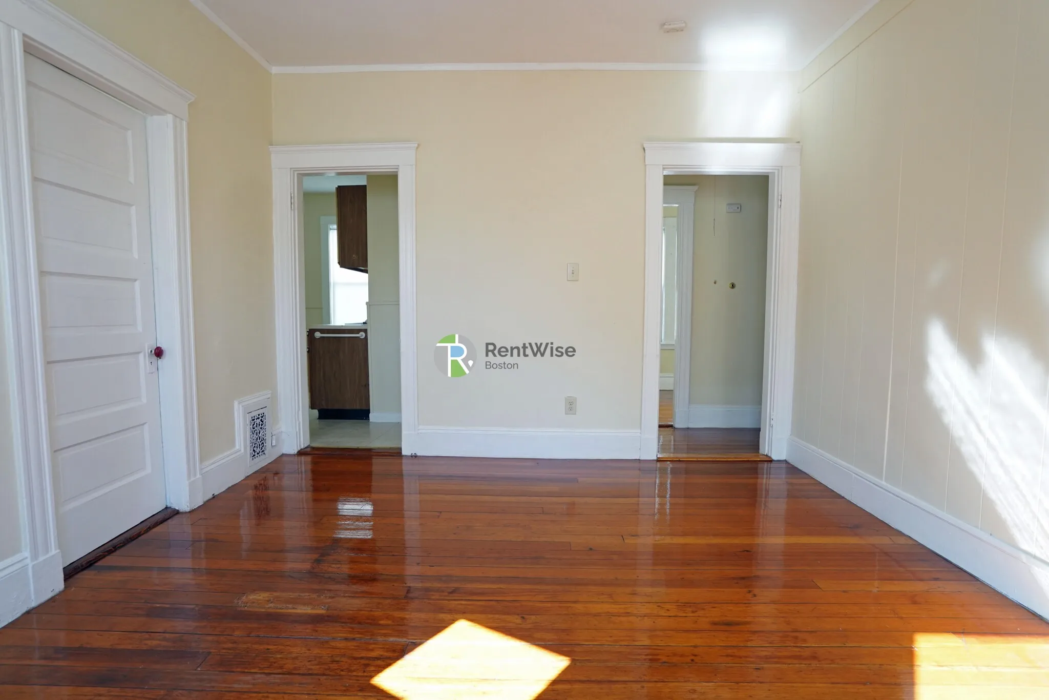 3 bed, 2 bath apartment for rent at 4 Imrie Rd Unit 3, Brighton — photo 6 of 20