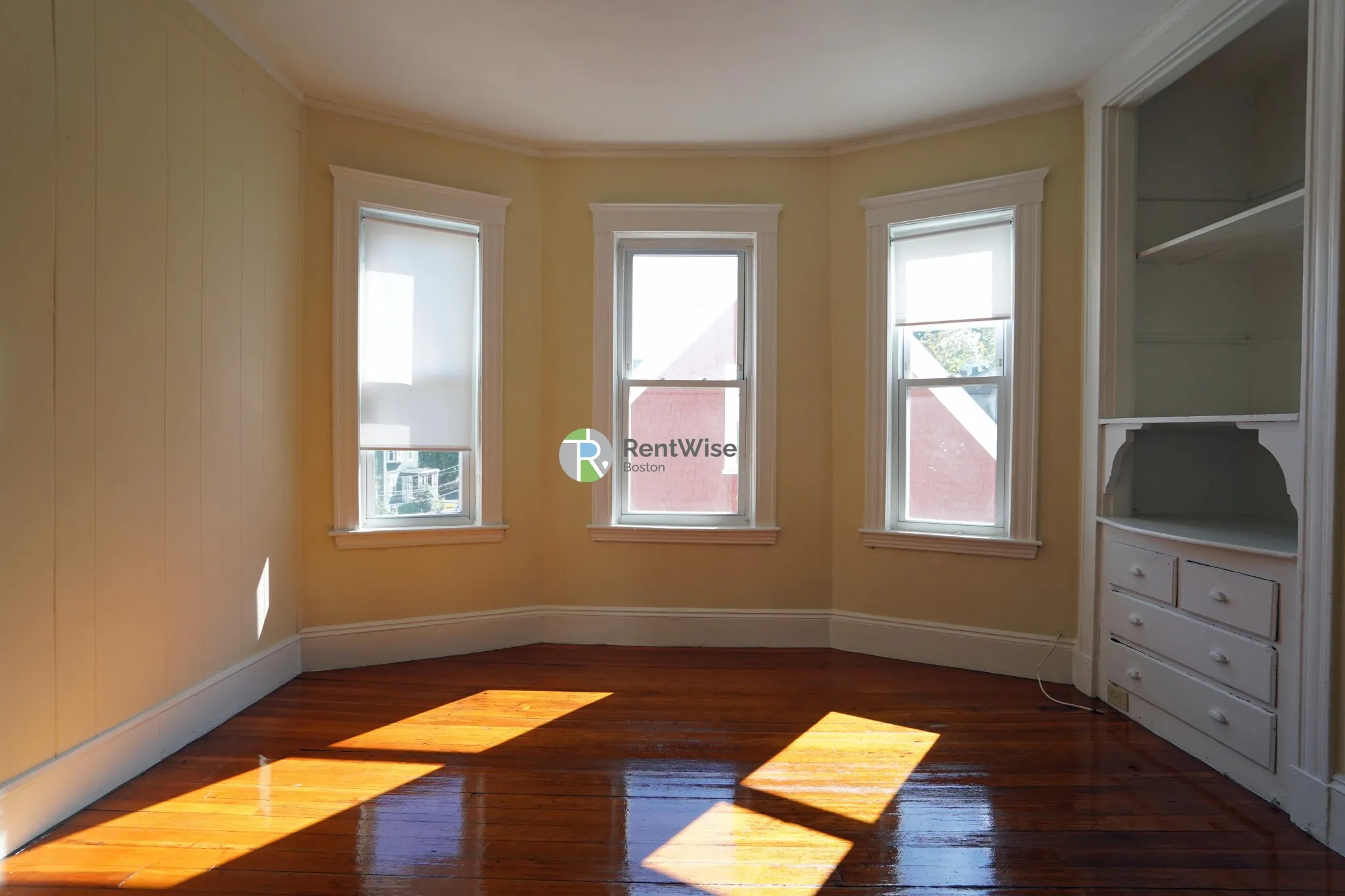 3 bed, 2 bath apartment for rent at 4 Imrie Rd Unit 3, Brighton — photo 3 of 20