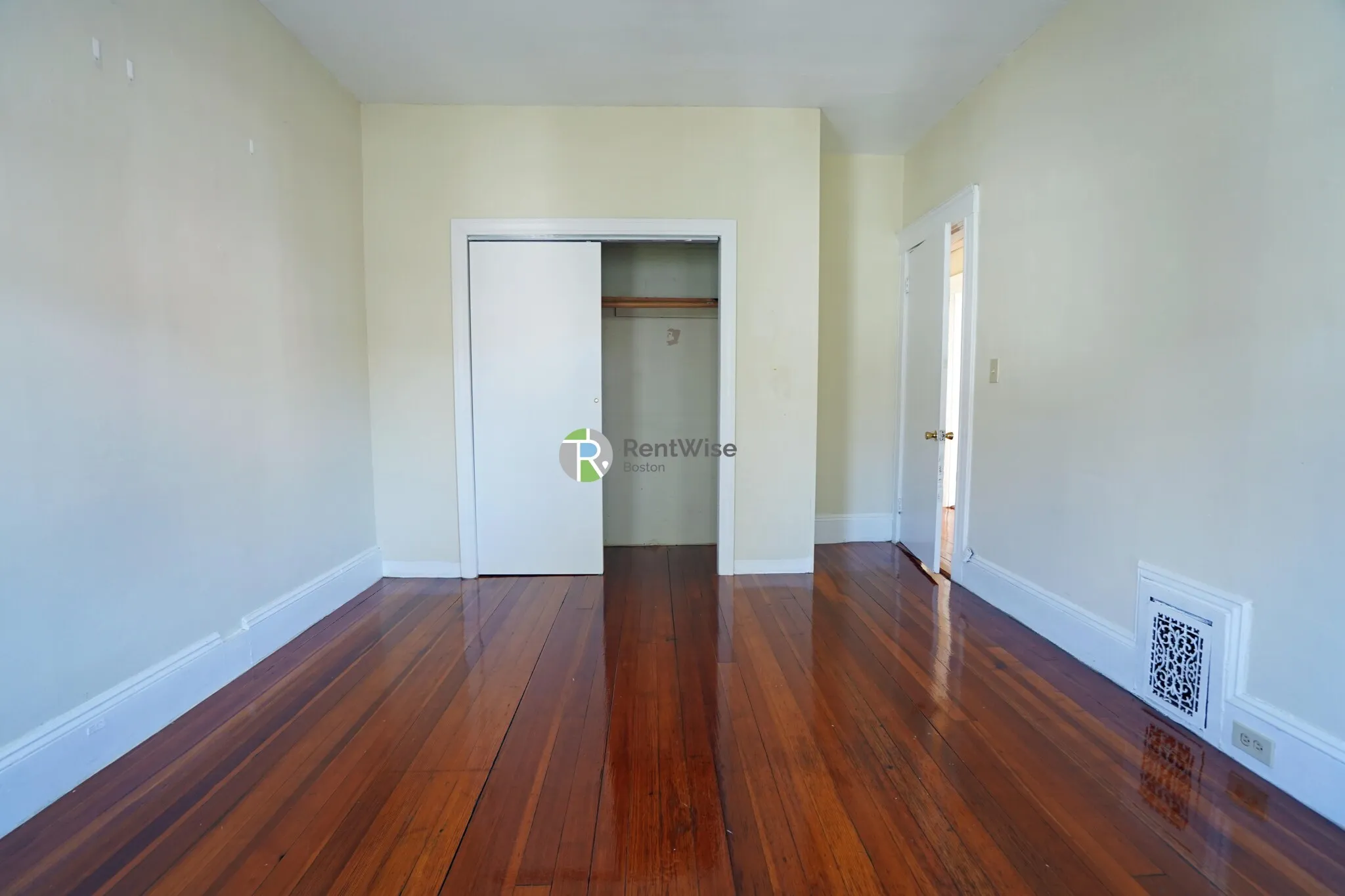 3 bed, 2 bath apartment for rent at 4 Imrie Rd Unit 3, Brighton — photo 15 of 20