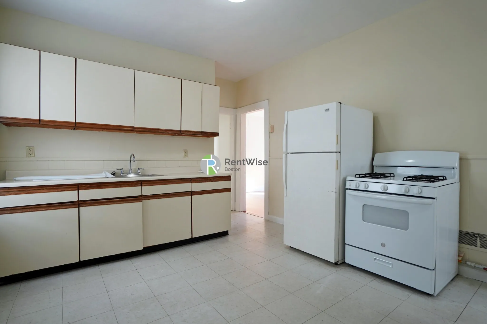 3 bed, 2 bath apartment for rent at 4 Imrie Rd Unit 3, Brighton — photo 9 of 20