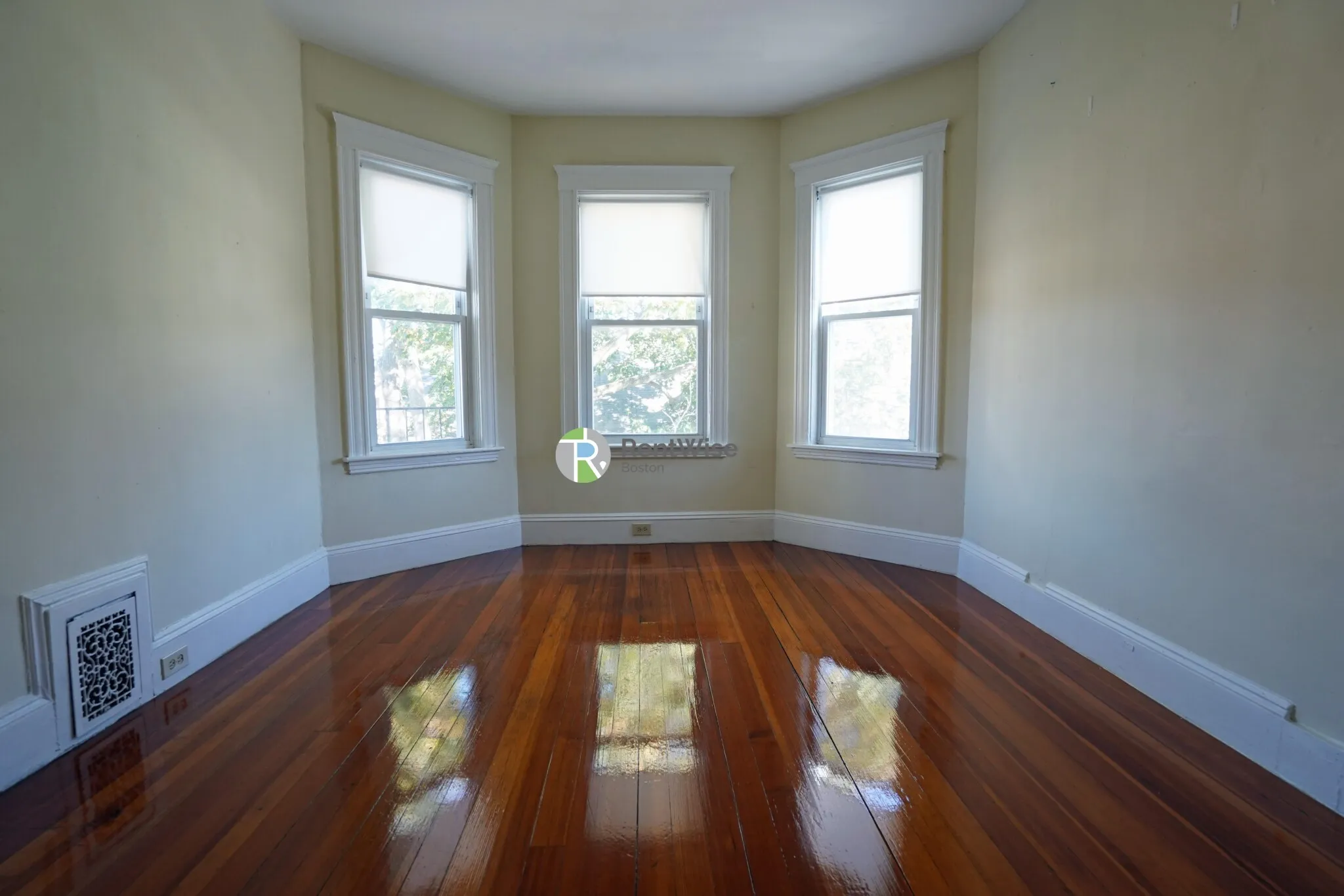 3 bed, 2 bath apartment for rent at 4 Imrie Rd Unit 3, Brighton — photo 5 of 20