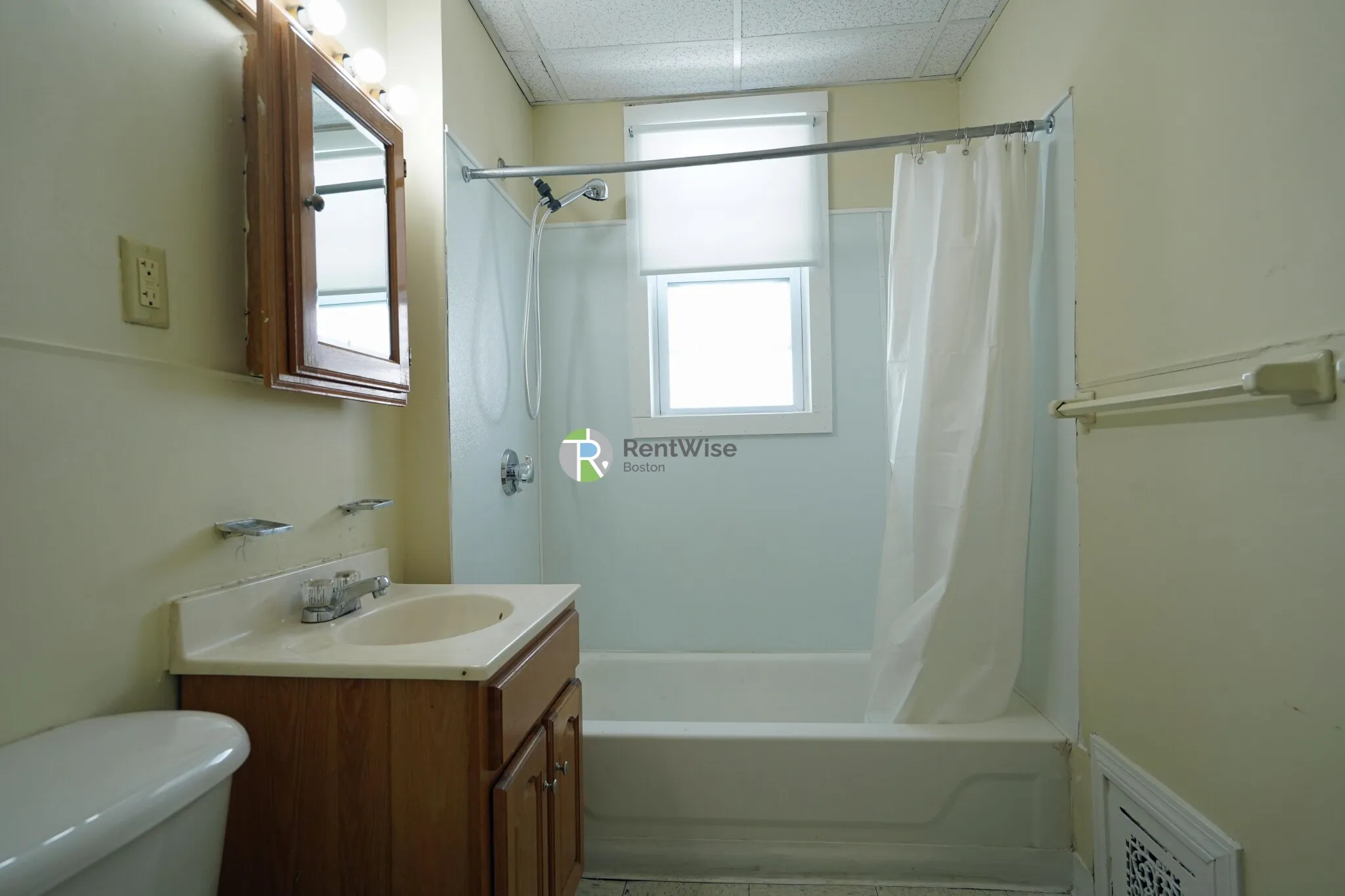 3 bed, 2 bath apartment for rent at 4 Imrie Rd Unit 3, Brighton — photo 16 of 20