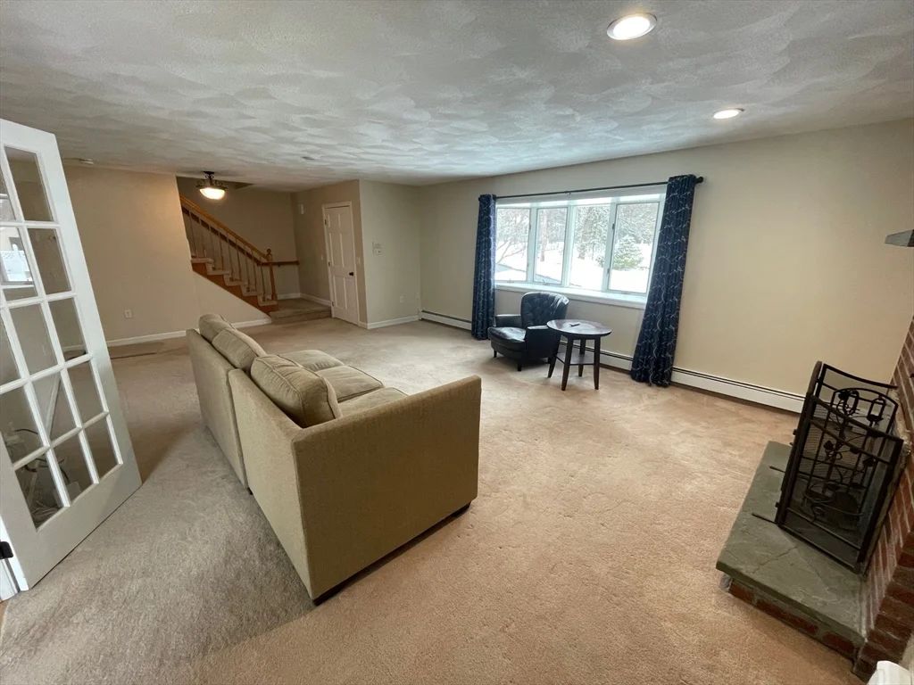 3 bed, 2 bath apartment for rent at 4 Indiana Ave Unit 4, Woburn — photo 5 of 26