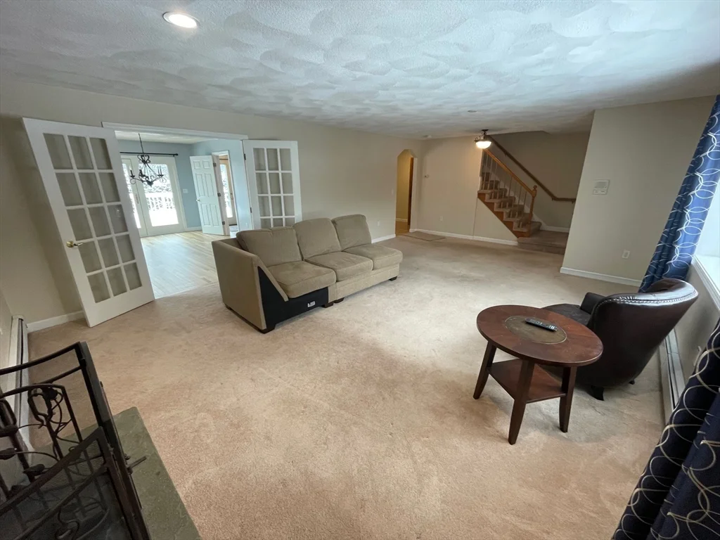 3 bed, 2 bath apartment for rent at 4 Indiana Ave Unit 4, Woburn — photo 4 of 26