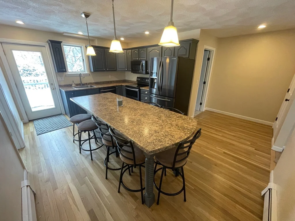 3 bed, 2 bath apartment for rent at 4 Indiana Ave Unit 4, Woburn — photo 10 of 26