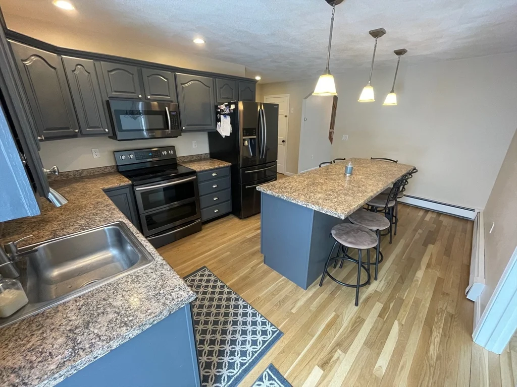 3 bed, 2 bath apartment for rent at 4 Indiana Ave Unit 4, Woburn — photo 9 of 26