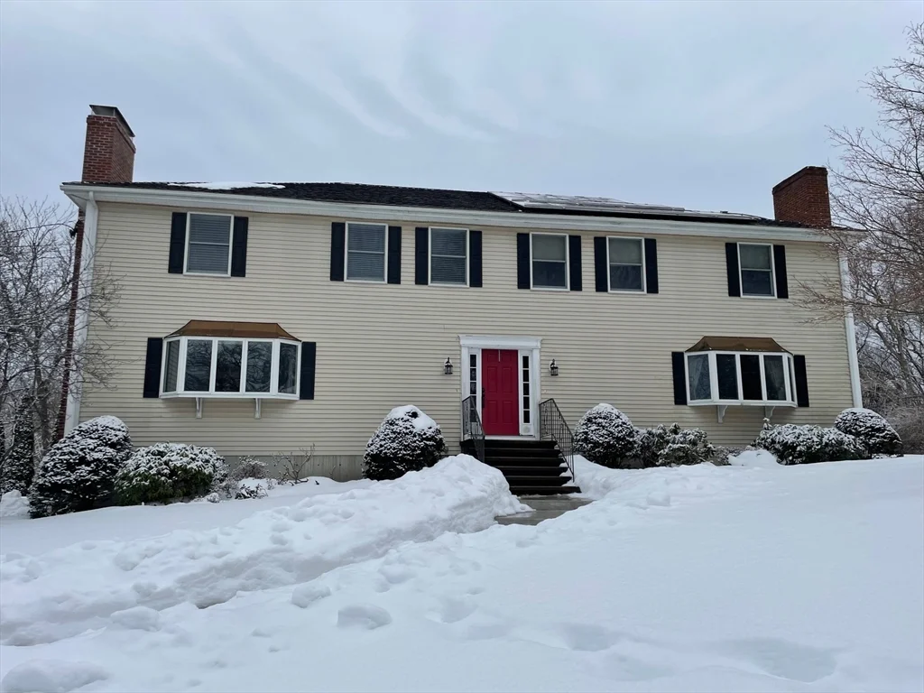 3 bed, 2 bath apartment for rent at 4 Indiana Ave Unit 4, Woburn — photo 1 of 26